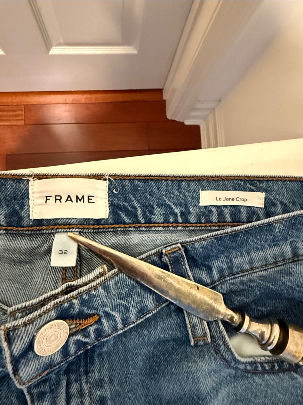 Frame Le Jane Crop Raw Hem Most sought after Jean 32W Best Selling Autumn Ready - Picture 7 of 13